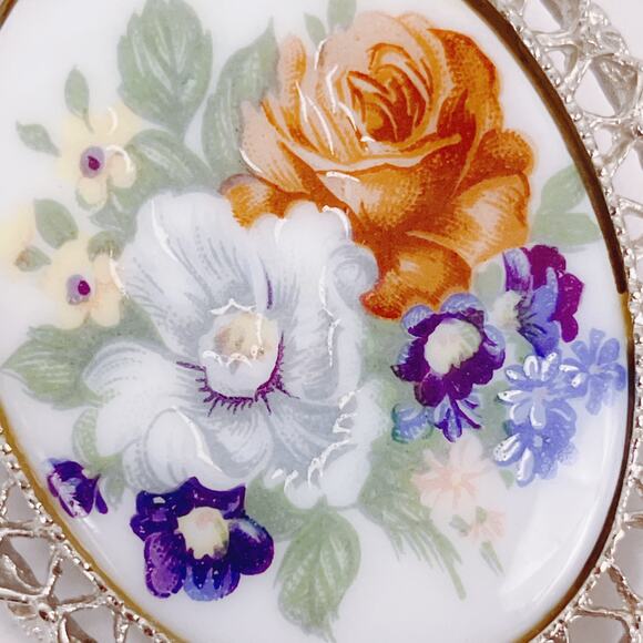 Vintage Mid Century Porcelain Floral Cameo Brooch Pendant Silver Filigree Oval - Picture 6 of 11